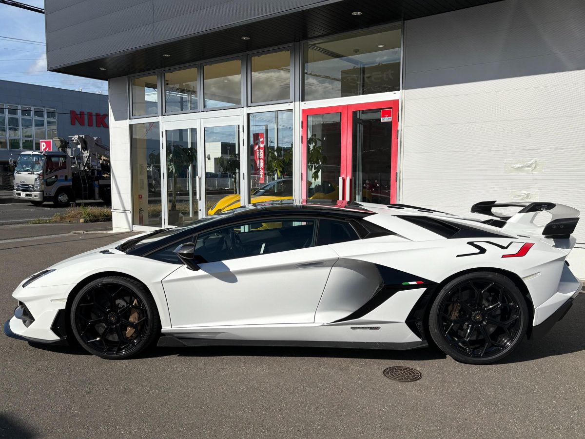 2019 Lamborghini Aventador SVJ — Photo 2 / 17