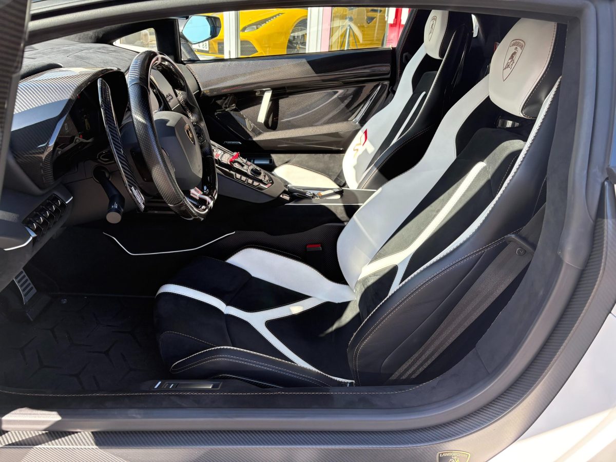 2019 Lamborghini Aventador SVJ — Photo 7 / 17