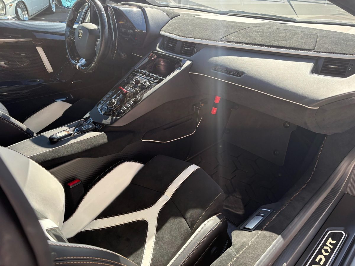 2019 Lamborghini Aventador SVJ — Photo 9 / 17