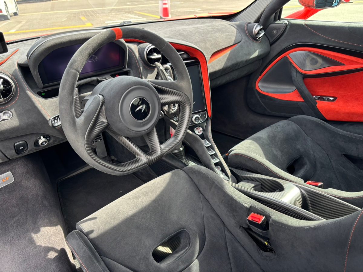 2021 McLaren 765LT — Photo 8 / 39
