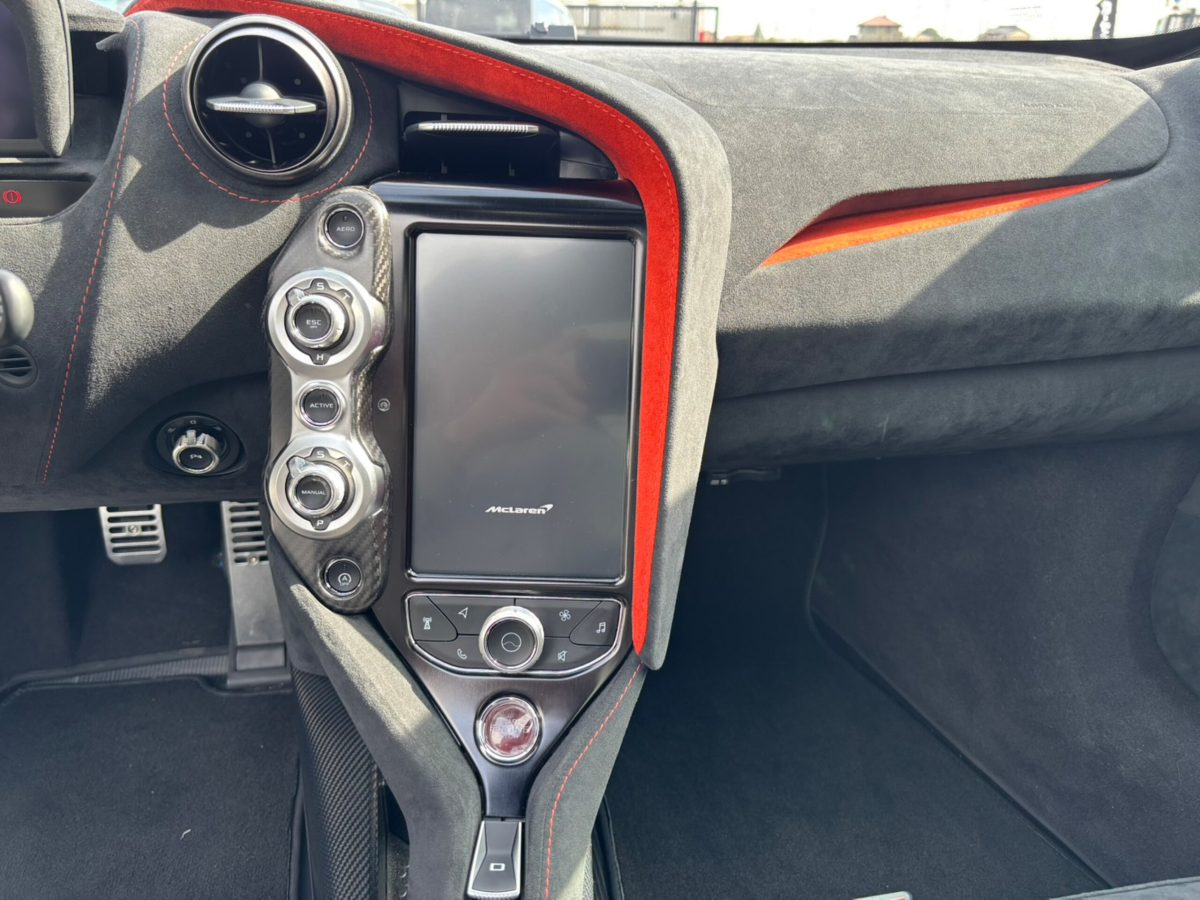 2021 McLaren 765LT — Photo 9 / 39