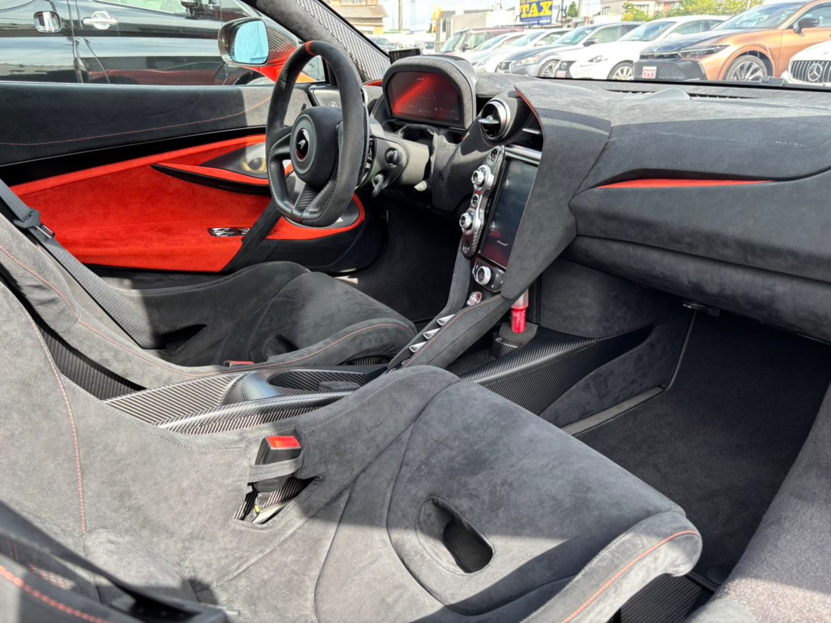 2021 McLaren 765LT — Photo 10 / 39