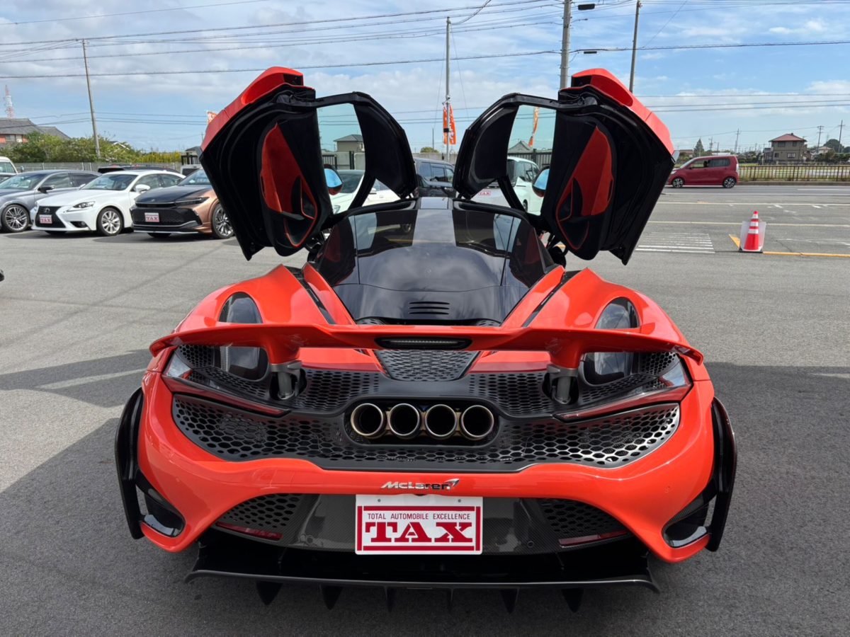 2021 McLaren 765LT — Photo 14 / 39