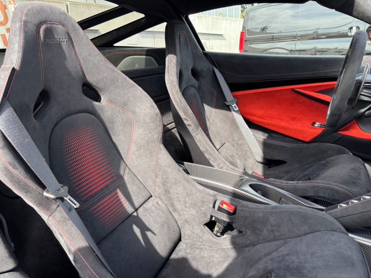 2021 McLaren 765LT — Photo 17 / 39