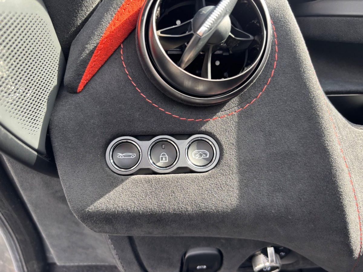 2021 McLaren 765LT — Photo 19 / 39