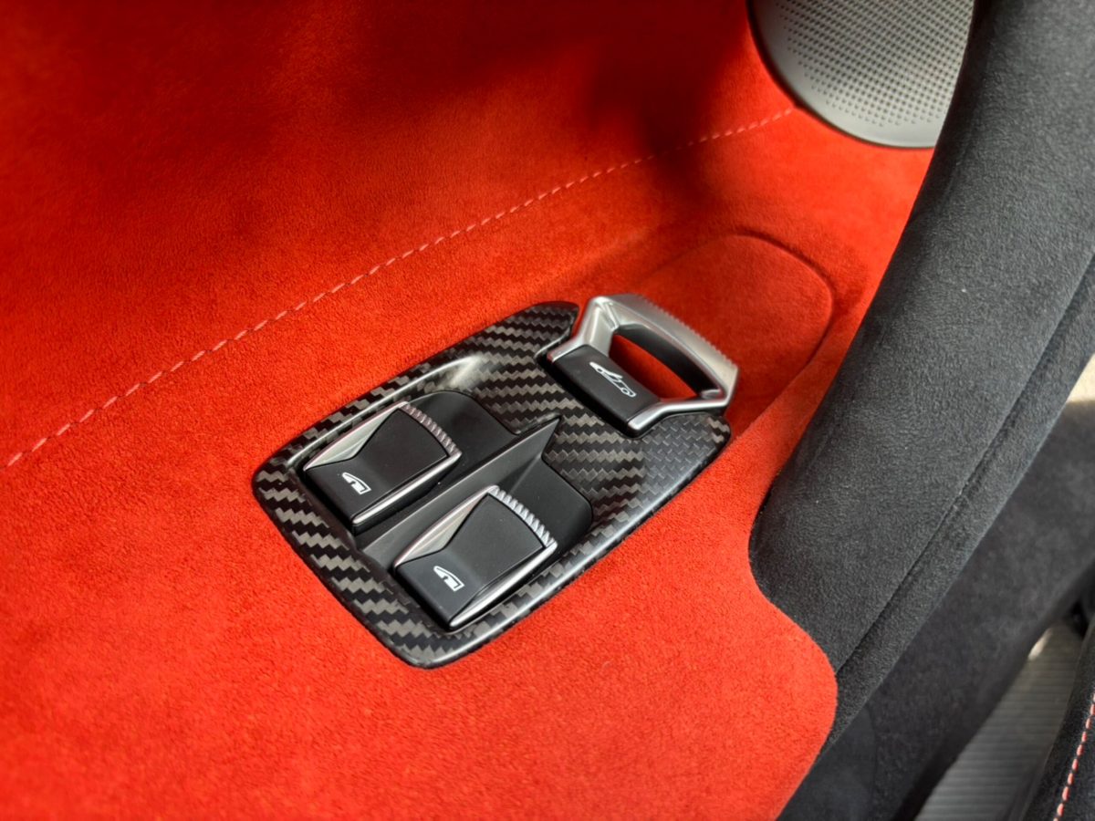 2021 McLaren 765LT — Photo 22 / 39