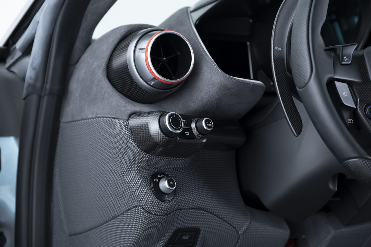 2023 Ferrari 812 Competizione — Photo 34 / 55