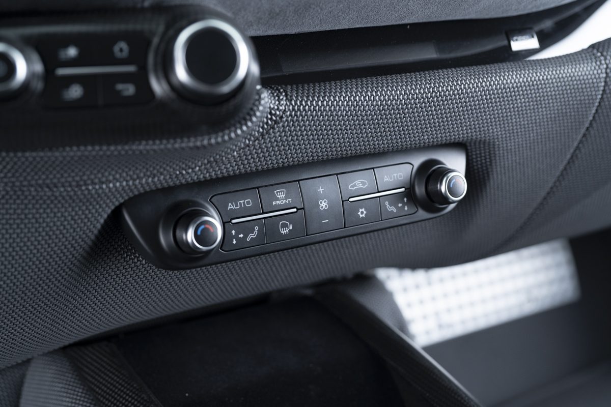 2023 Ferrari 812 Competizione — Photo 39 / 55