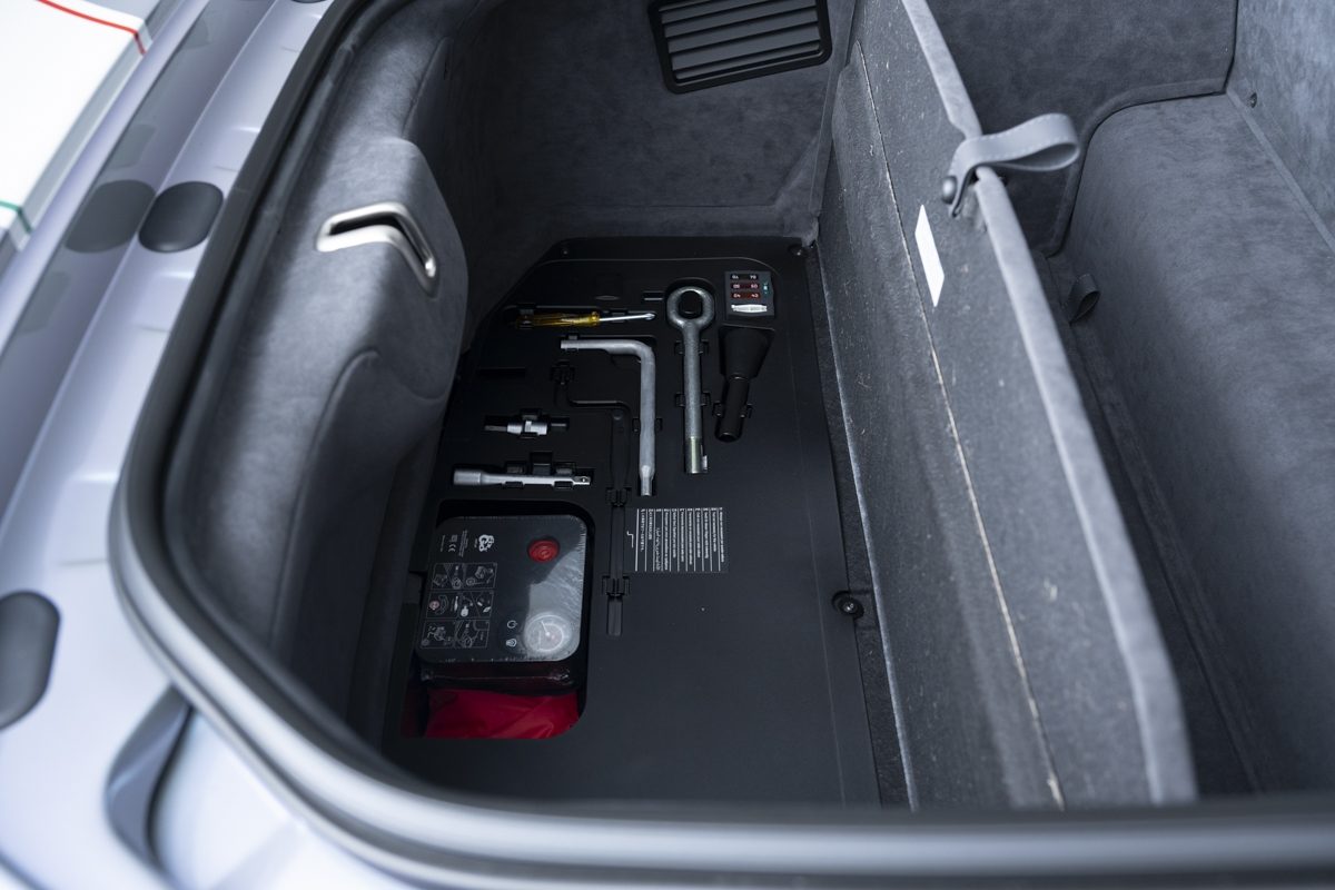 2023 Ferrari 812 Competizione — Photo 53 / 55