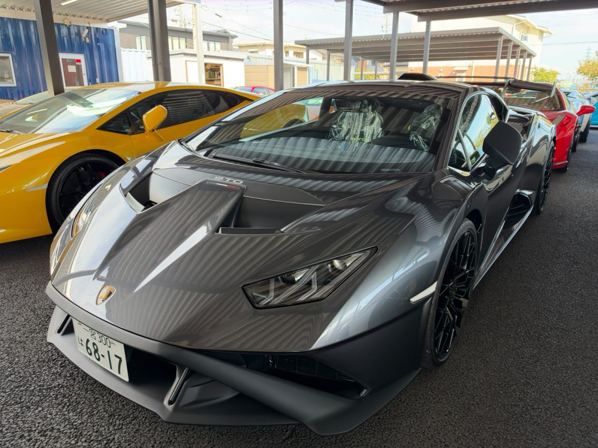 2023 Lamborghini Huracán STO — Photo 2 / 13