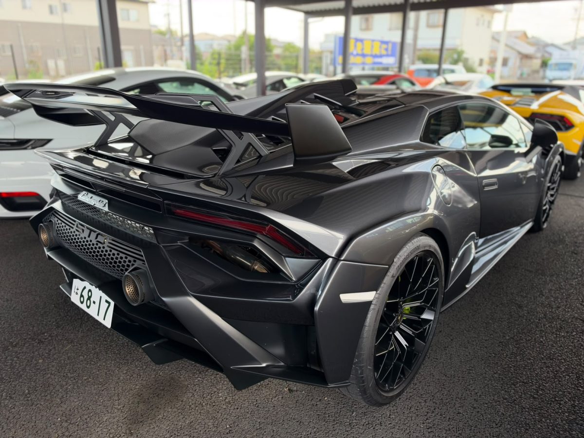 2023 Lamborghini Huracán STO — Photo 3 / 13