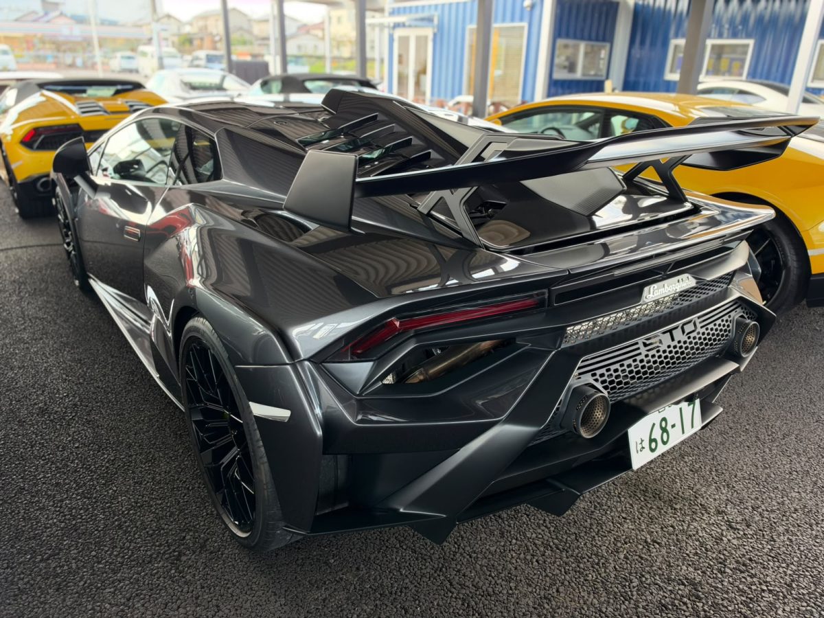 2023 Lamborghini Huracán STO — Photo 4 / 13