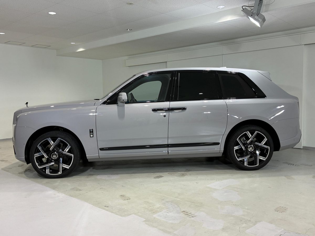 2025 Rolls-Royce Cullinan Black Badge — Photo 3 / 31