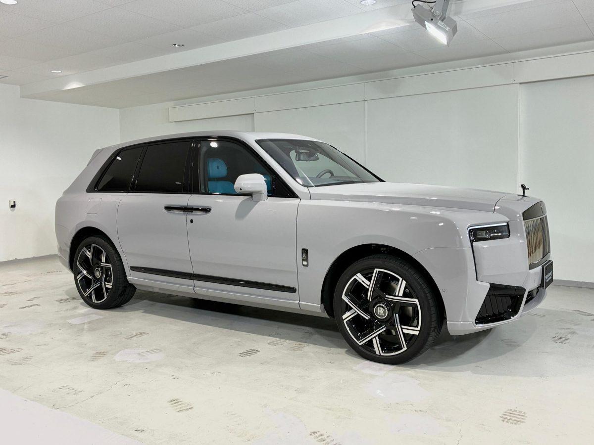 2025 Rolls-Royce Cullinan Black Badge — Photo 4 / 31