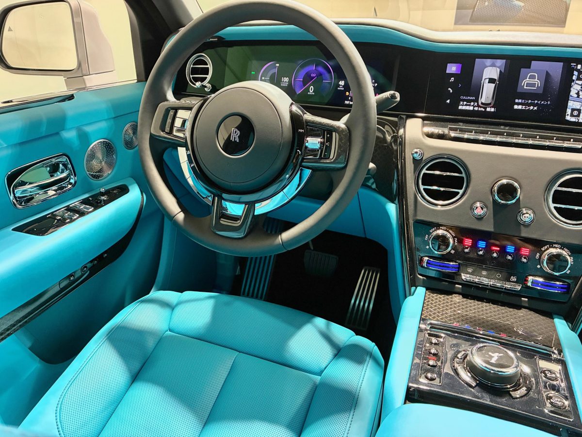 2025 Rolls-Royce Cullinan Black Badge — Photo 7 / 31