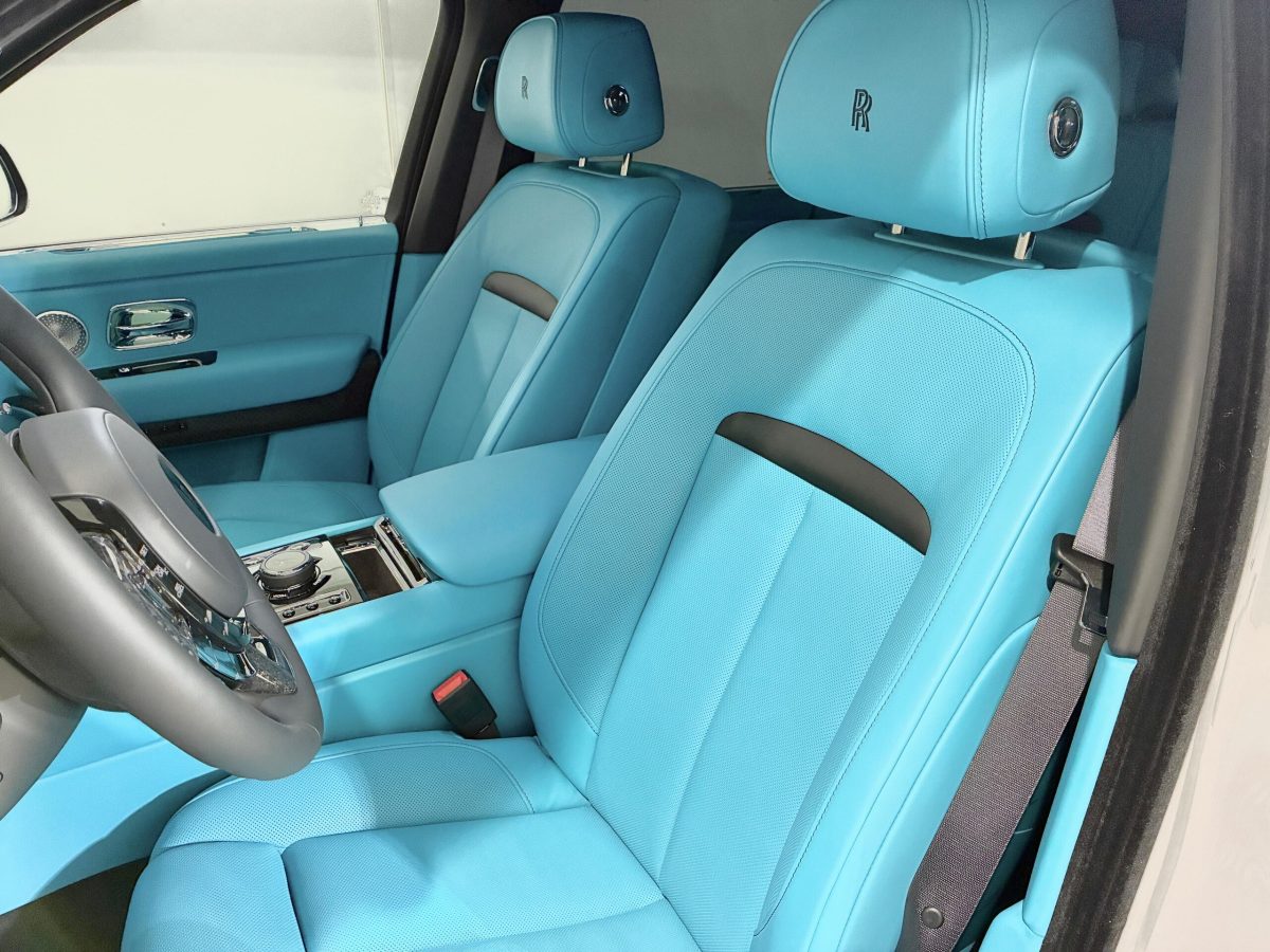 2025 Rolls-Royce Cullinan Black Badge — Photo 8 / 31
