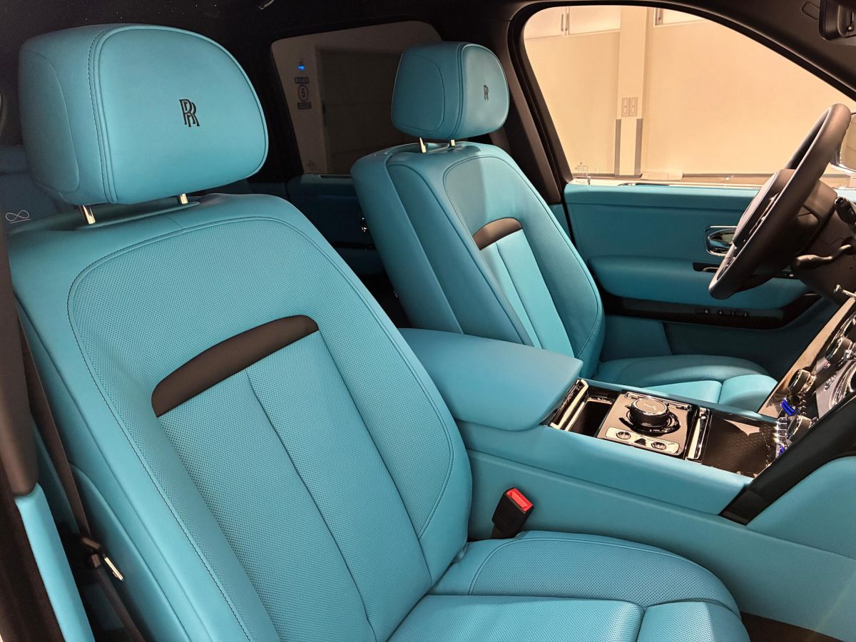 2025 Rolls-Royce Cullinan Black Badge — Photo 9 / 31