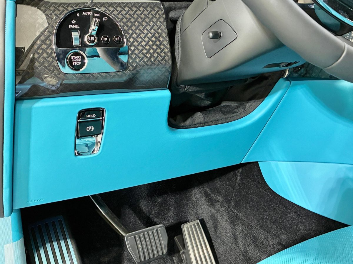 2025 Rolls-Royce Cullinan Black Badge — Photo 13 / 31