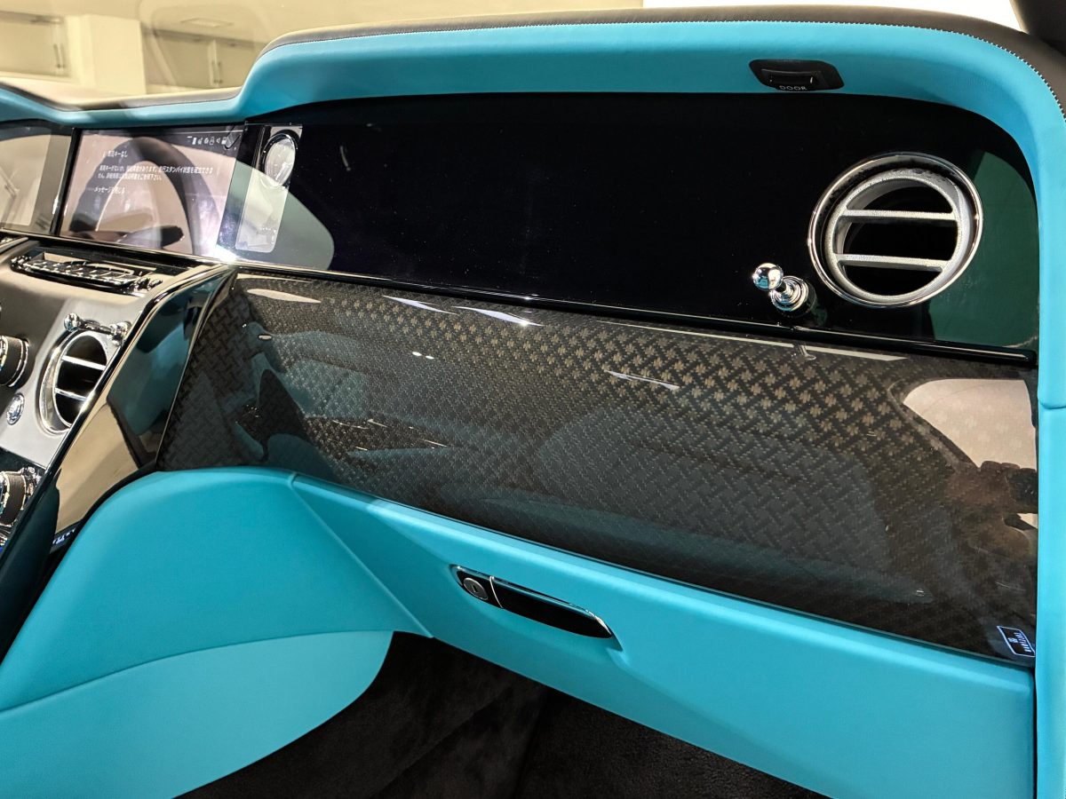 2025 Rolls-Royce Cullinan Black Badge — Photo 16 / 31