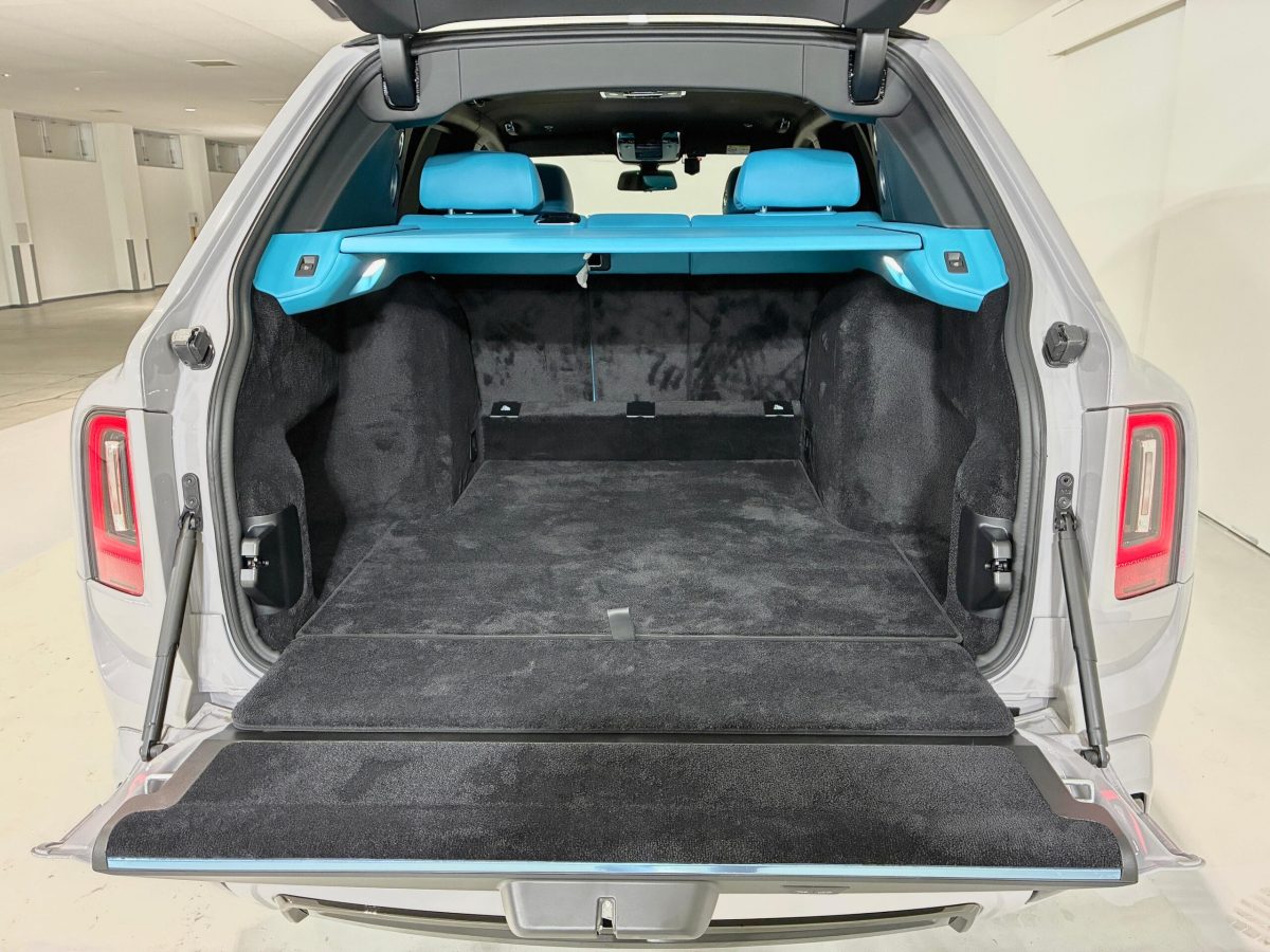 2025 Rolls-Royce Cullinan Black Badge — Photo 22 / 31