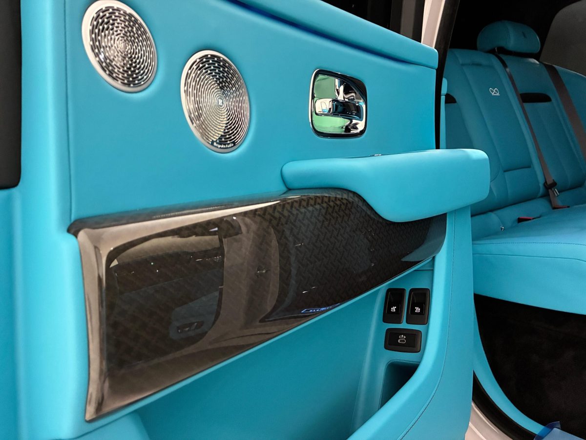 2025 Rolls-Royce Cullinan Black Badge — Photo 23 / 31