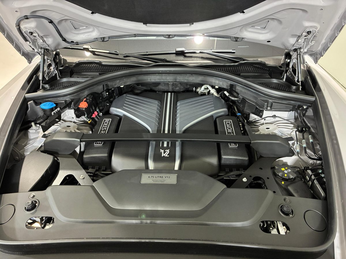 2025 Rolls-Royce Cullinan Black Badge — Photo 24 / 31