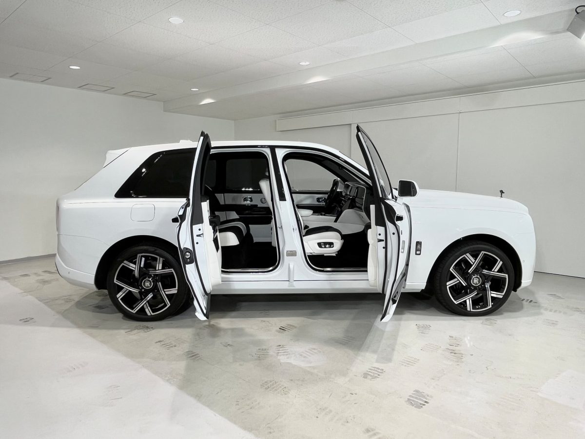 2025 Rolls-Royce Cullinan Black Badge — Photo 6 / 33