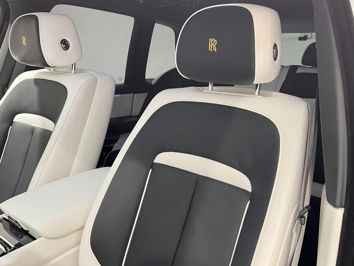 2025 Rolls-Royce Cullinan Black Badge — Photo 12 / 33