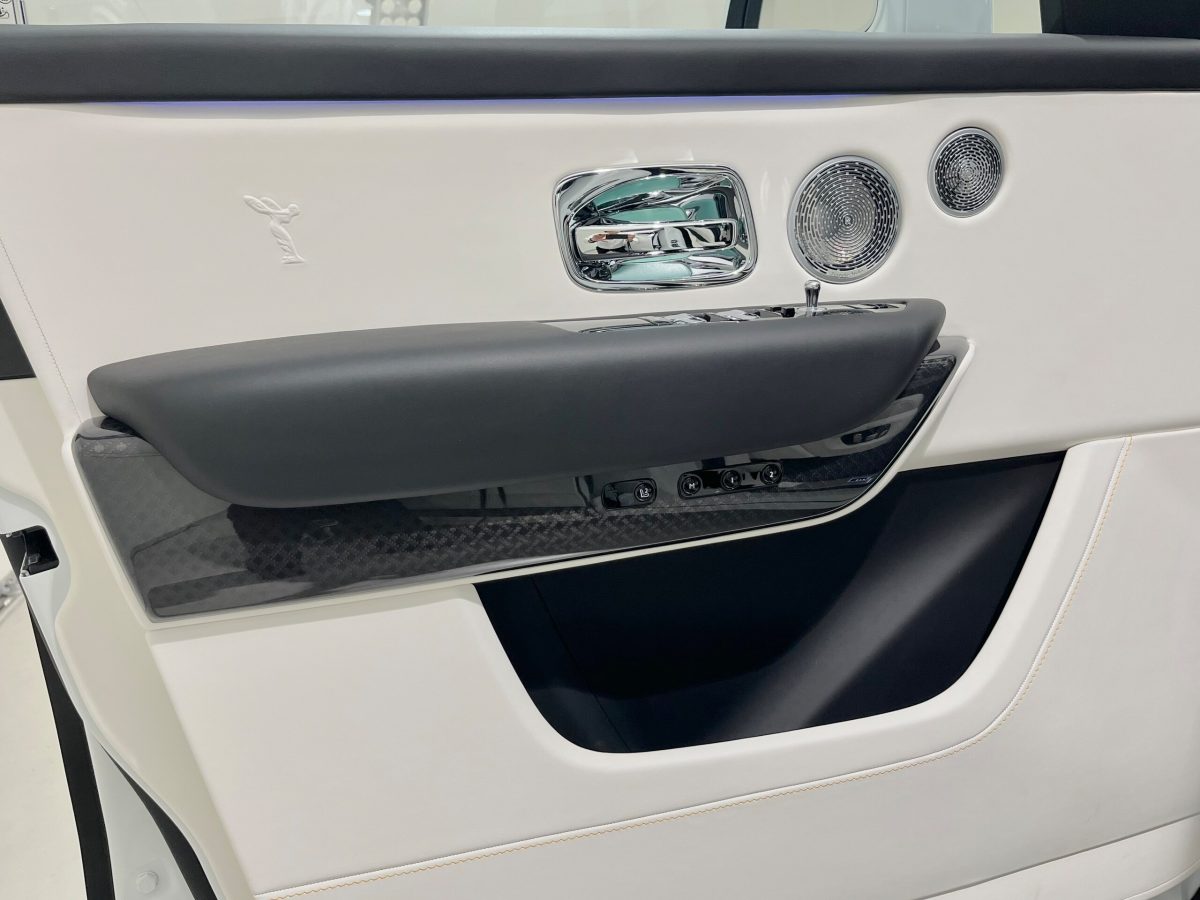 2025 Rolls-Royce Cullinan Black Badge — Photo 14 / 33