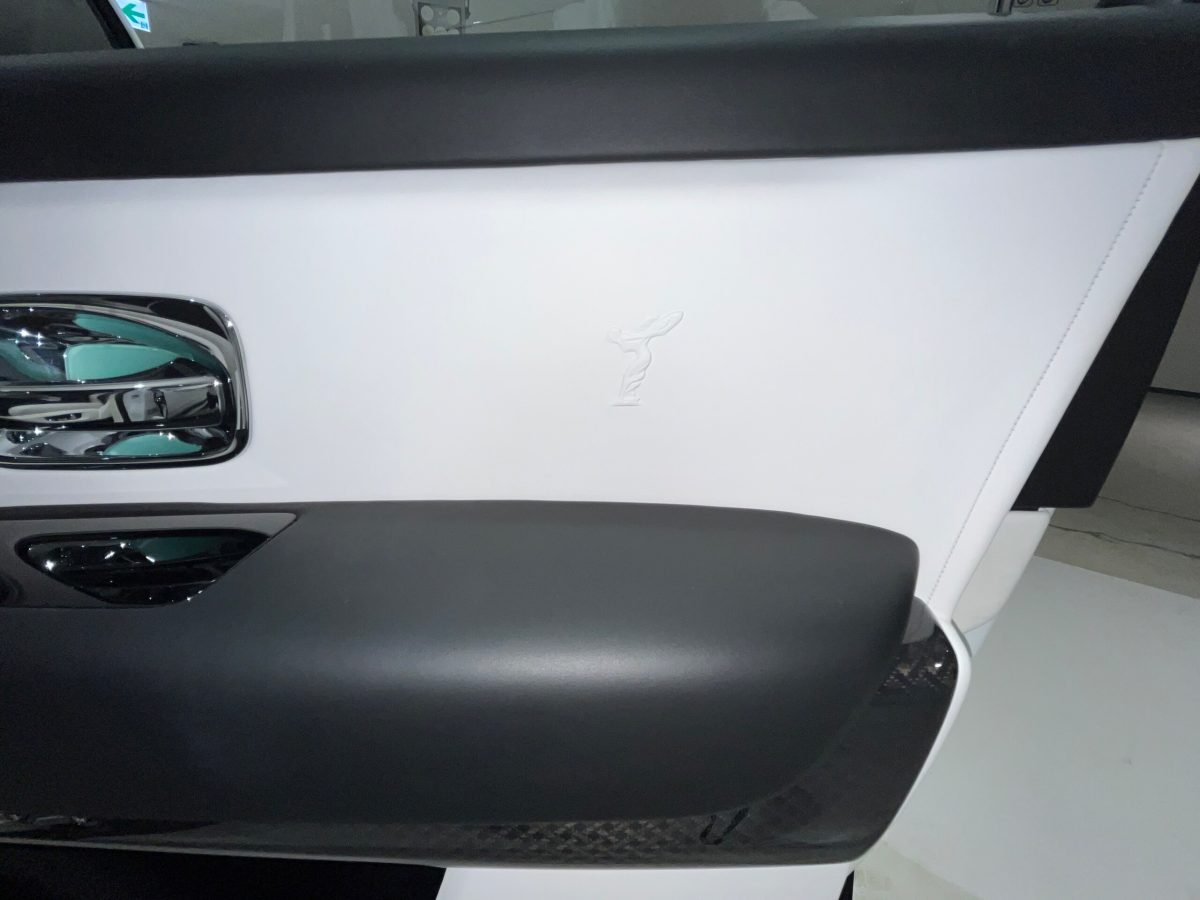 2025 Rolls-Royce Cullinan Black Badge — Photo 15 / 33