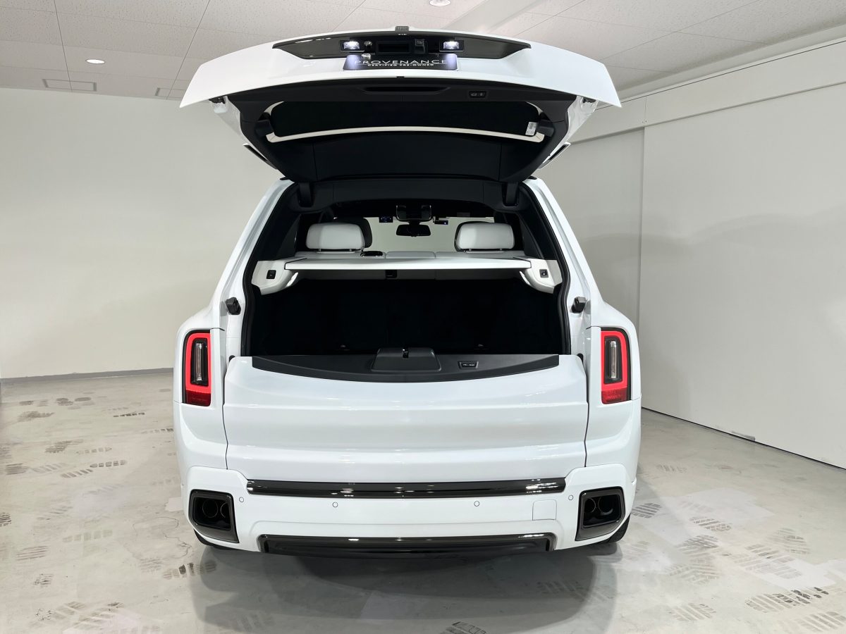 2025 Rolls-Royce Cullinan Black Badge — Photo 18 / 33