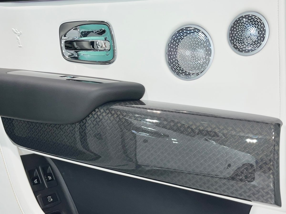 2025 Rolls-Royce Cullinan Black Badge — Photo 19 / 33