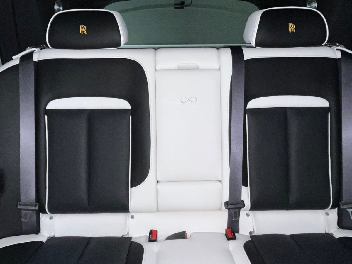 2025 Rolls-Royce Cullinan Black Badge — Photo 21 / 33