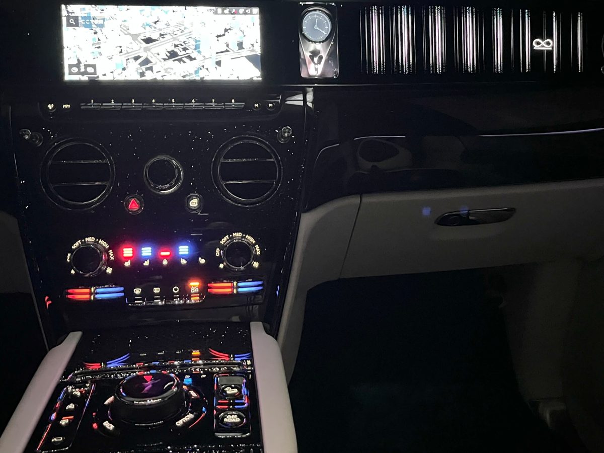 2025 Rolls-Royce Cullinan Black Badge — Photo 23 / 33