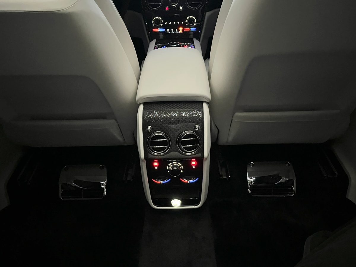2025 Rolls-Royce Cullinan Black Badge — Photo 24 / 33