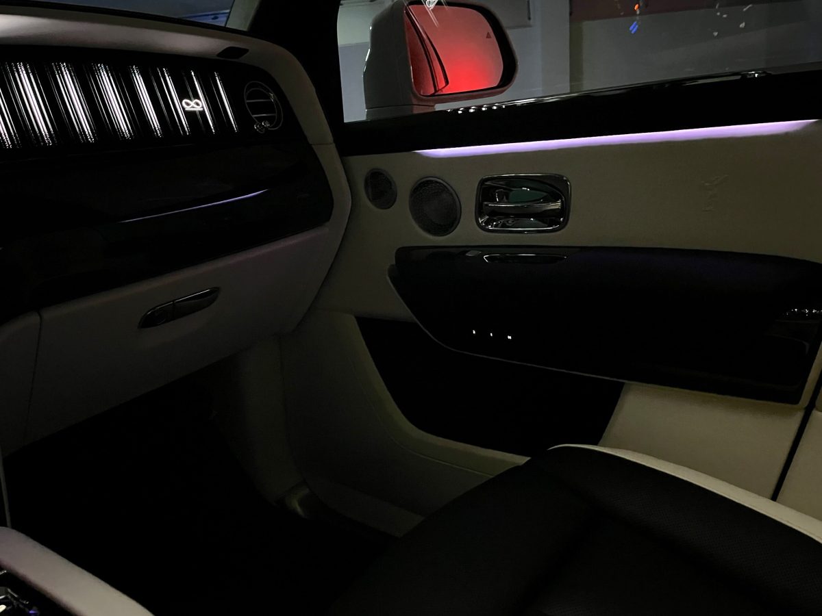 2025 Rolls-Royce Cullinan Black Badge — Photo 25 / 33