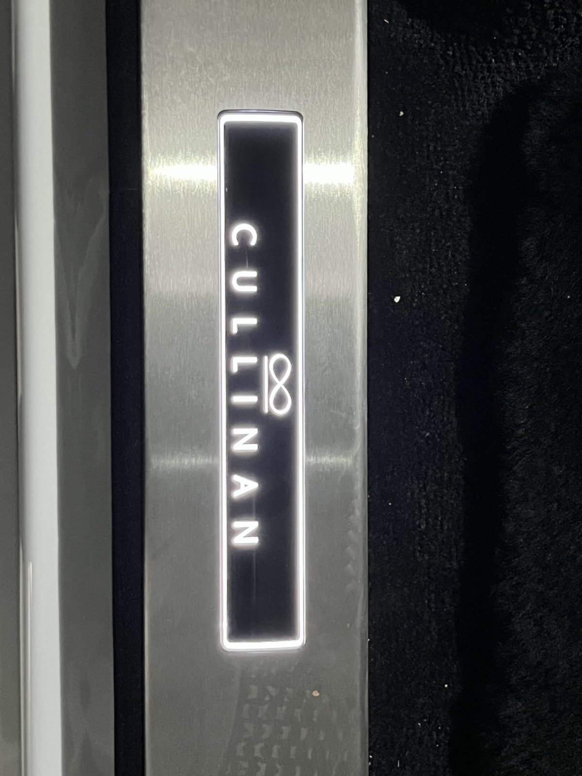2025 Rolls-Royce Cullinan Black Badge — Photo 28 / 33