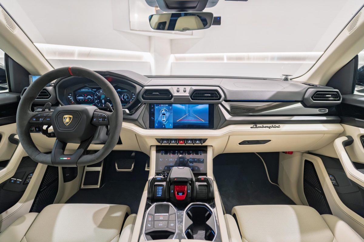 2026 Lamborghini Urus SE — Photo 7 / 26