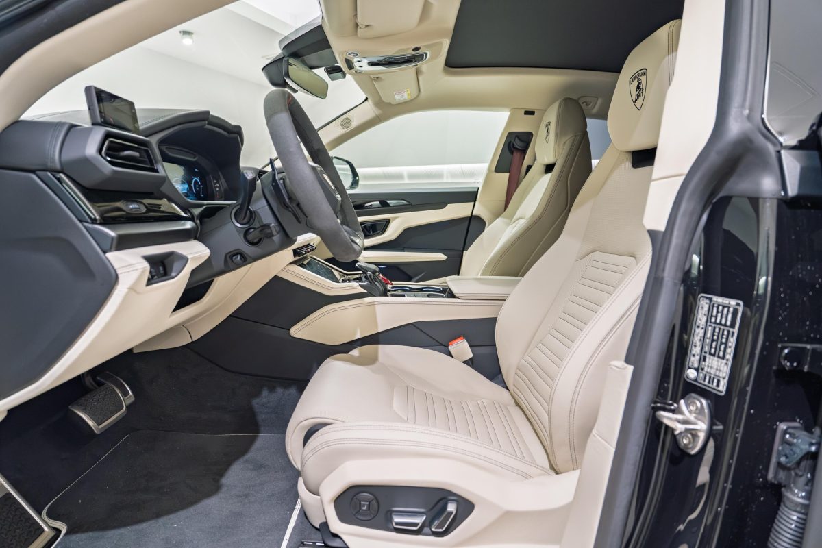 2026 Lamborghini Urus SE — Photo 14 / 26