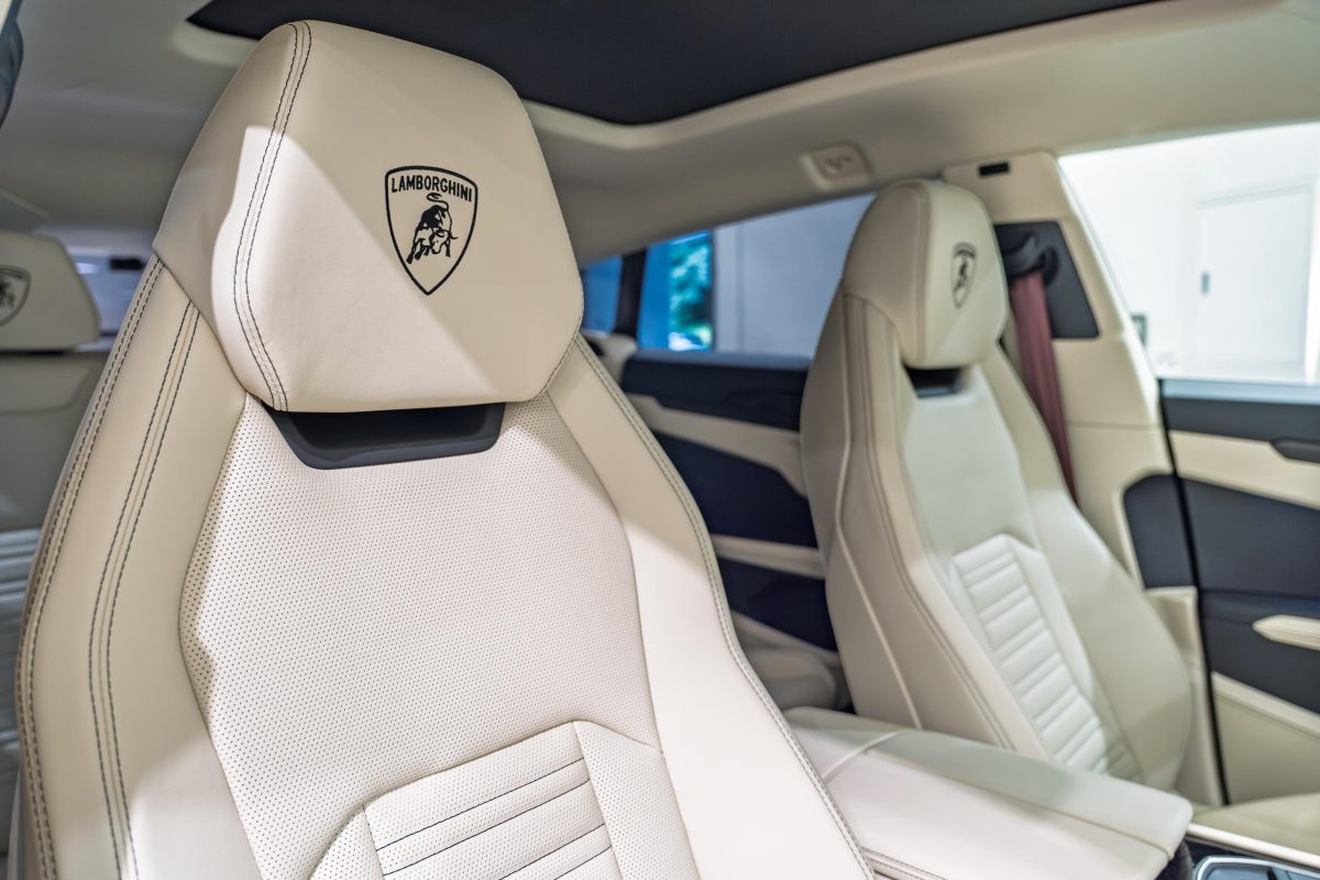 2026 Lamborghini Urus SE — Photo 17 / 26