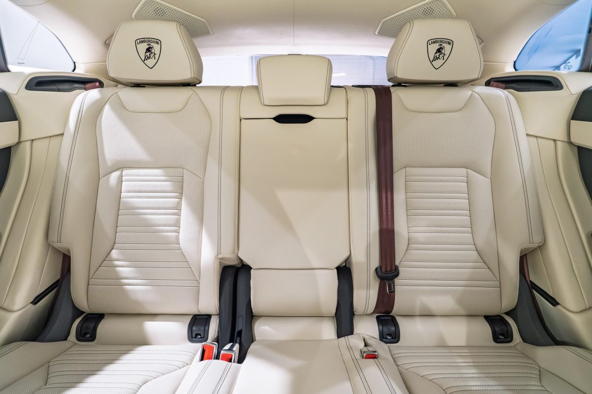 2026 Lamborghini Urus SE — Photo 19 / 26