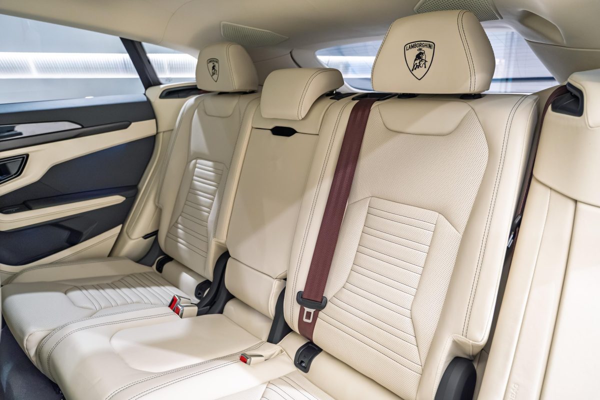 2026 Lamborghini Urus SE — Photo 20 / 26