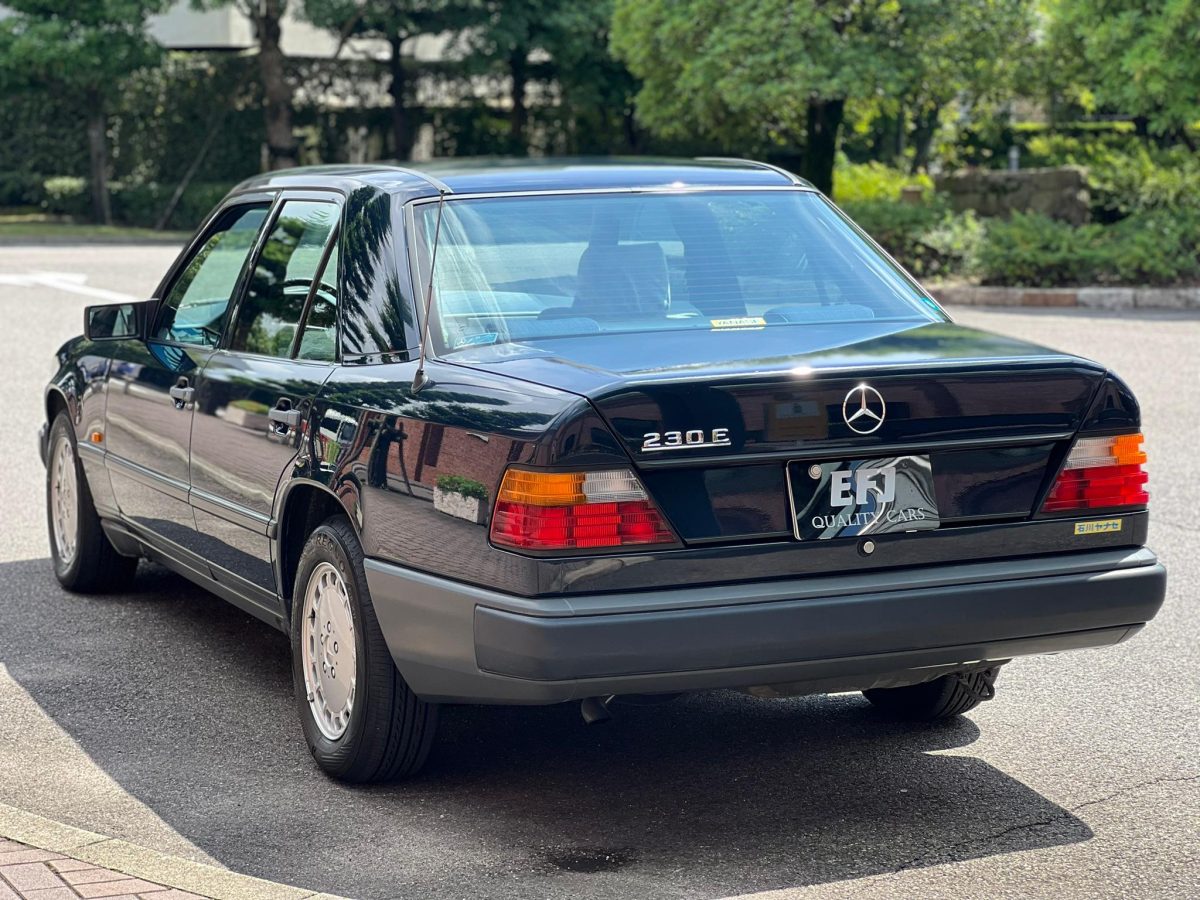 1988 Mercedes Benz 230E — Photo 4 / 29