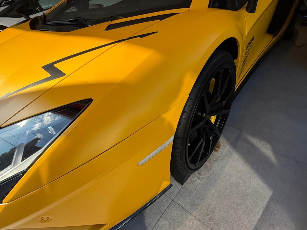 2017 Lamborghini Aventador S — Photo 5 / 10