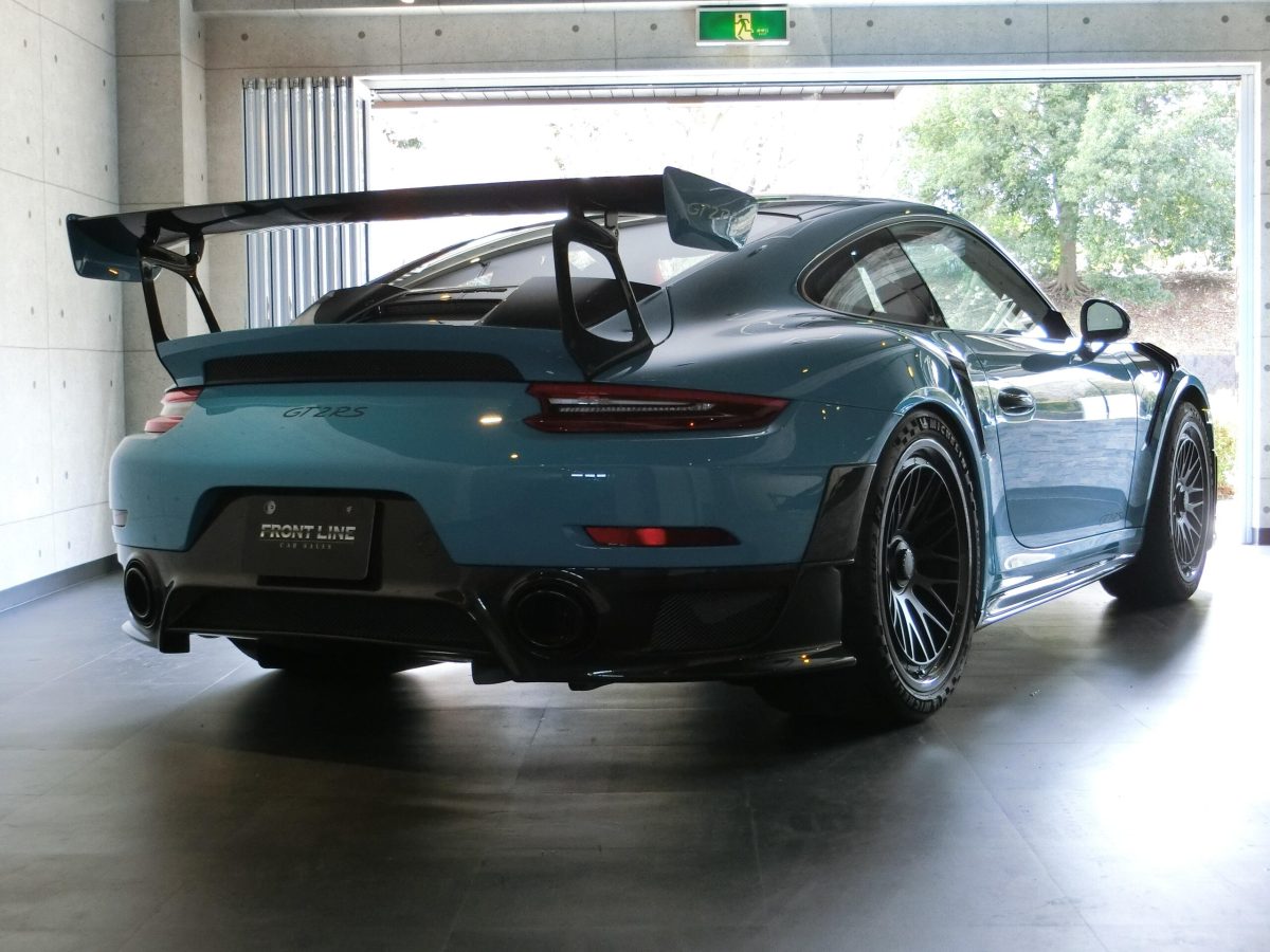 2019 Porsche 911 GT2 RS — Photo 3 / 18