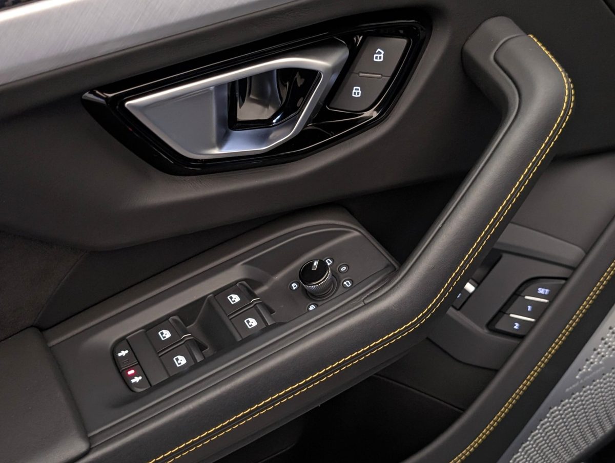 2019 Lamborghini Urus — Photo 11 / 21