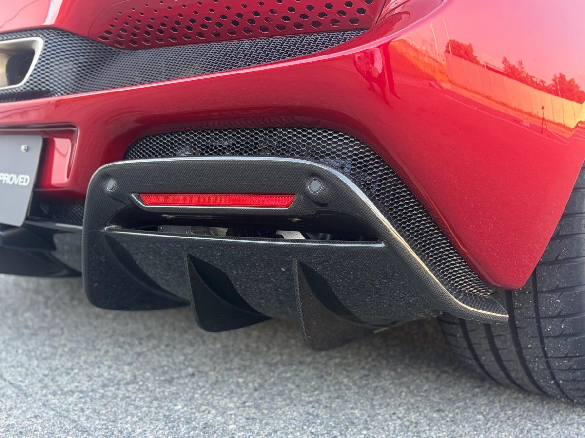2025 Ferrari 296GTB — Photo 28 / 33
