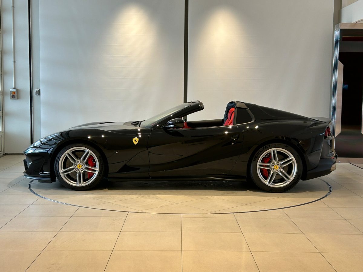 2021 Ferrari 812GTS — Photo 2 / 21