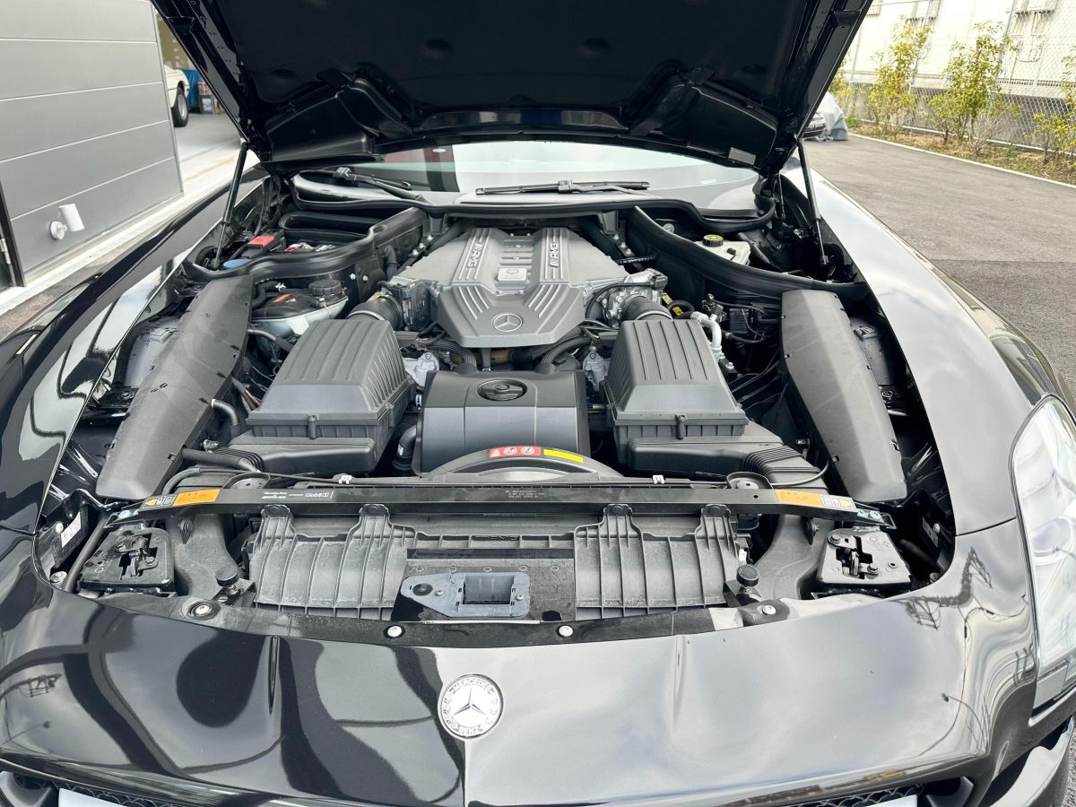 2010 Mercedes Benz SLS AMG — Photo 19 / 25
