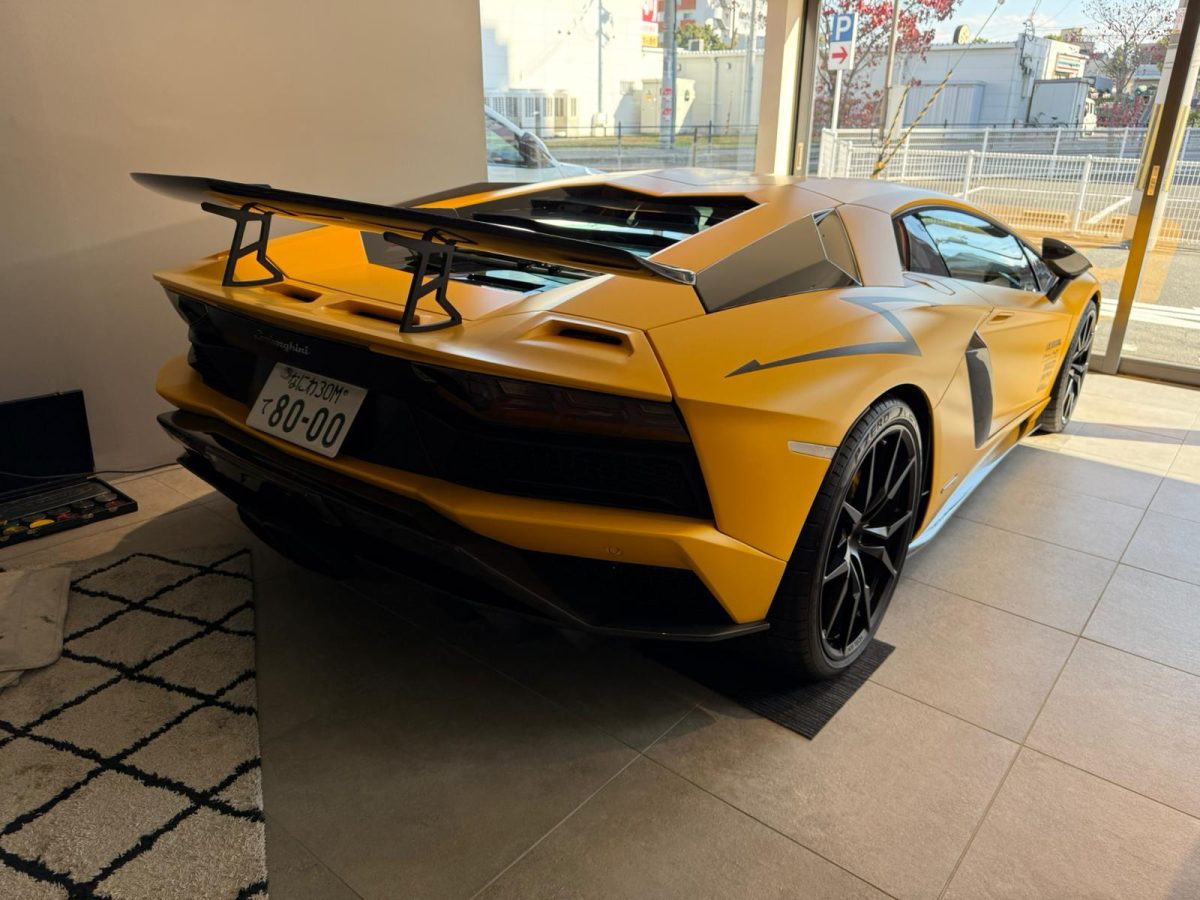 2017 Lamborghini Aventador S — Photo 4 / 10